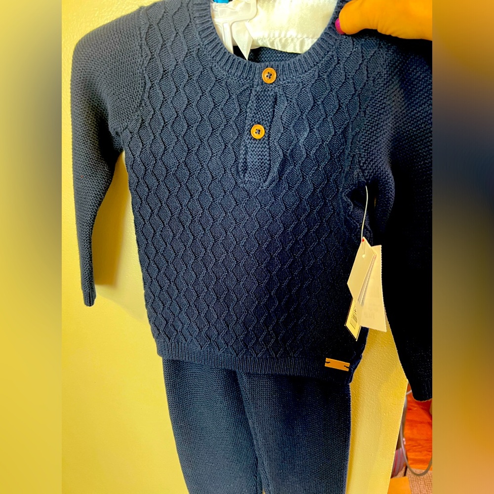 New with tags 3 pcs sweater Navy blue beanie Long Sleeve sweater matching pants